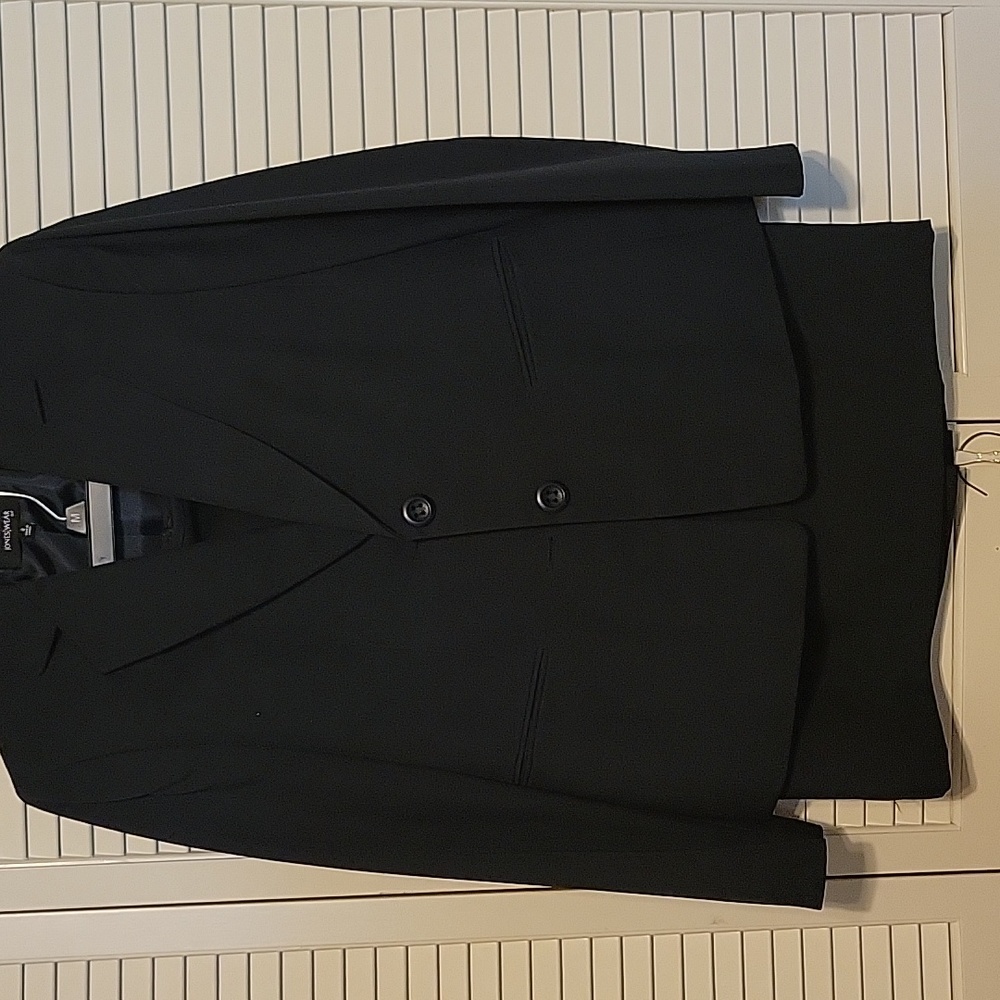 Jones Wear 3 piece black lined suit. Size 8. Jacket, skirt and trousers.